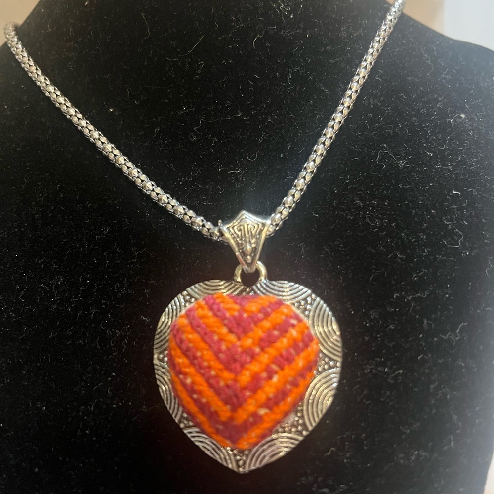 Elegant Silver and Orange Pendant‎ Necklace - Picture 3 of 3